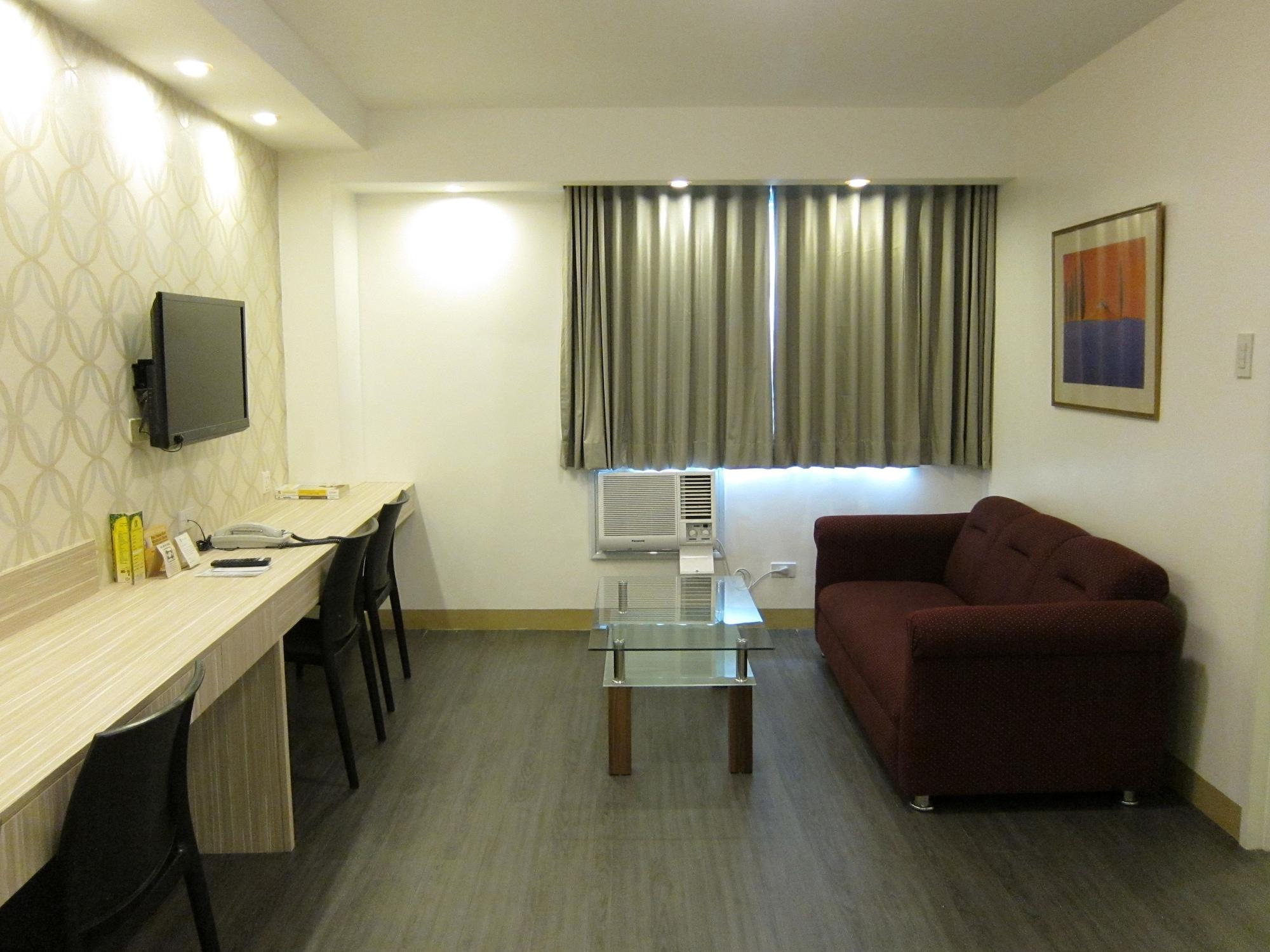 The Charter House Hotel Makati City Buitenkant foto