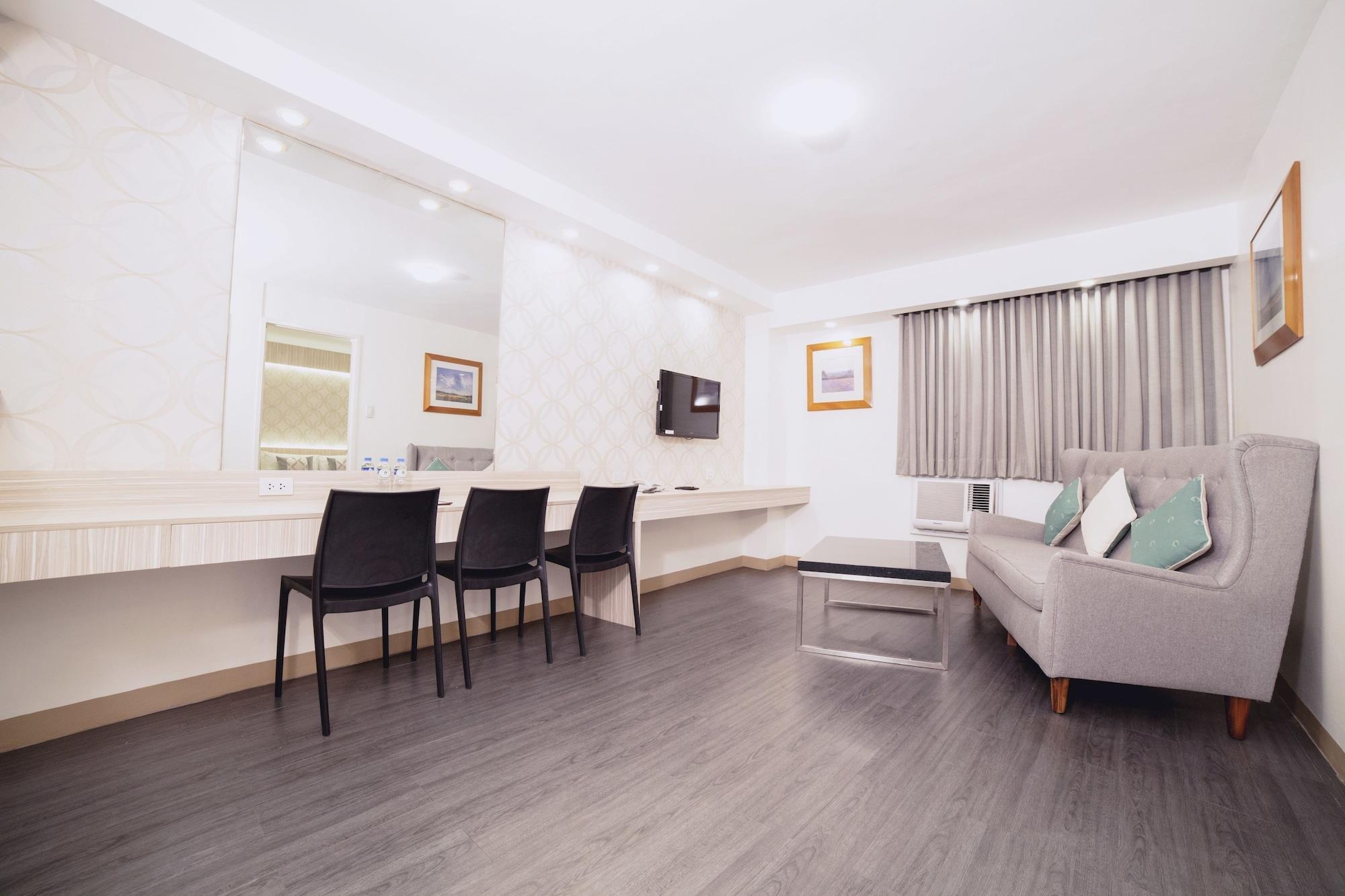 The Charter House Hotel Makati City Buitenkant foto