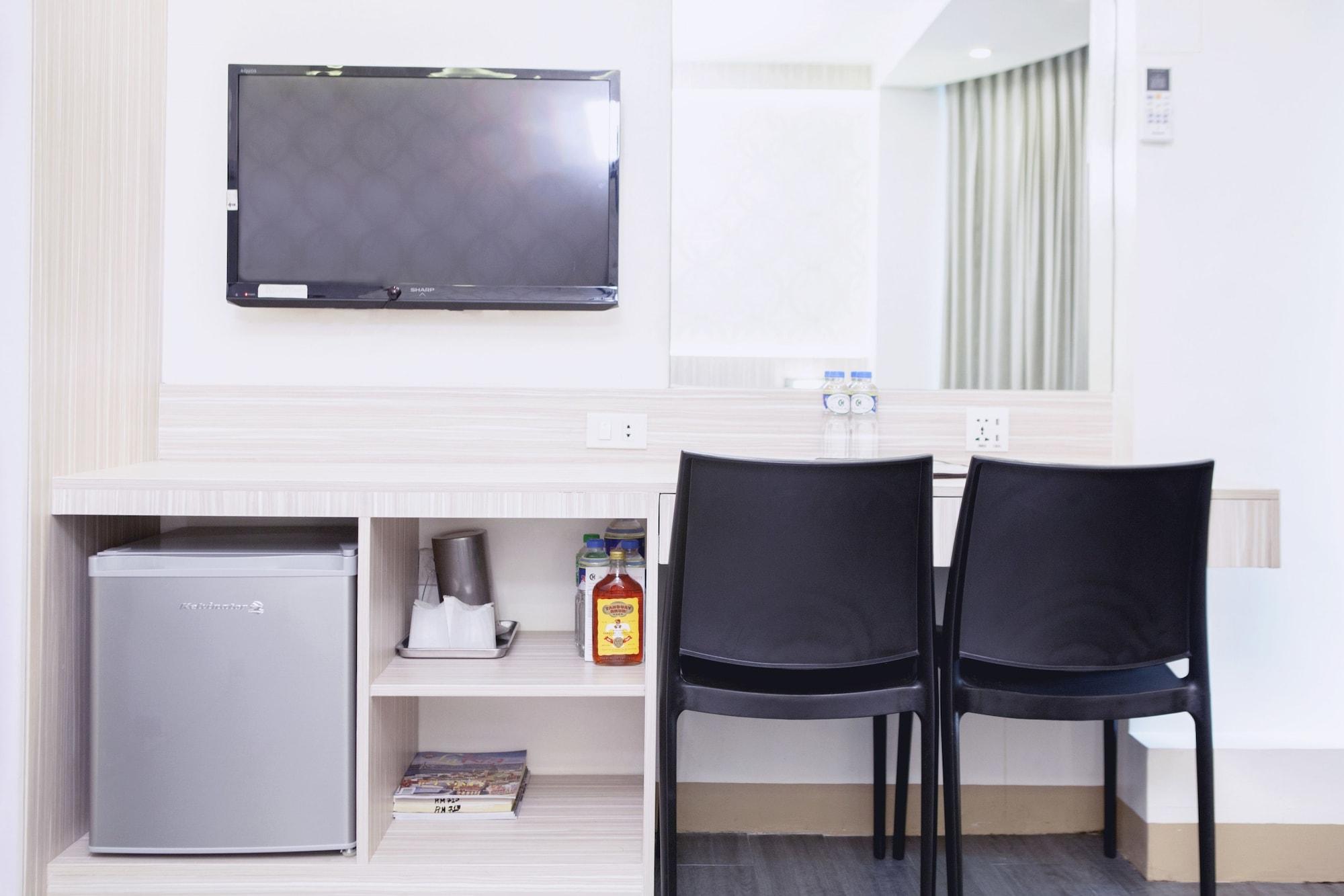 The Charter House Hotel Makati City Buitenkant foto