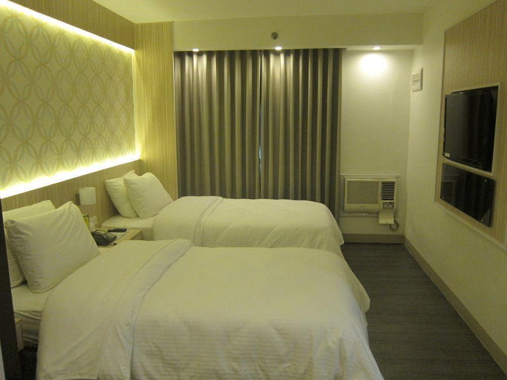 The Charter House Hotel Makati City Buitenkant foto