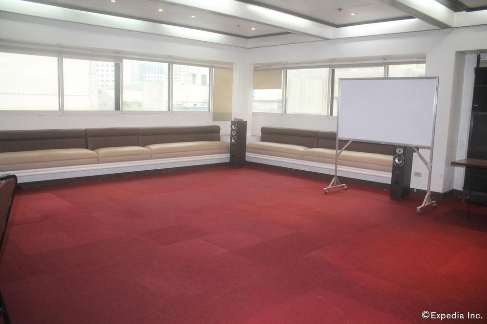 The Charter House Hotel Makati City Buitenkant foto