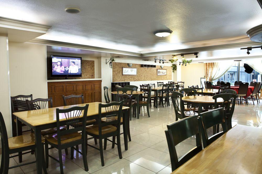 The Charter House Hotel Makati City Buitenkant foto