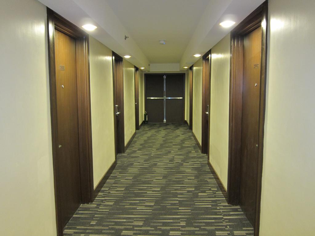The Charter House Hotel Makati City Buitenkant foto
