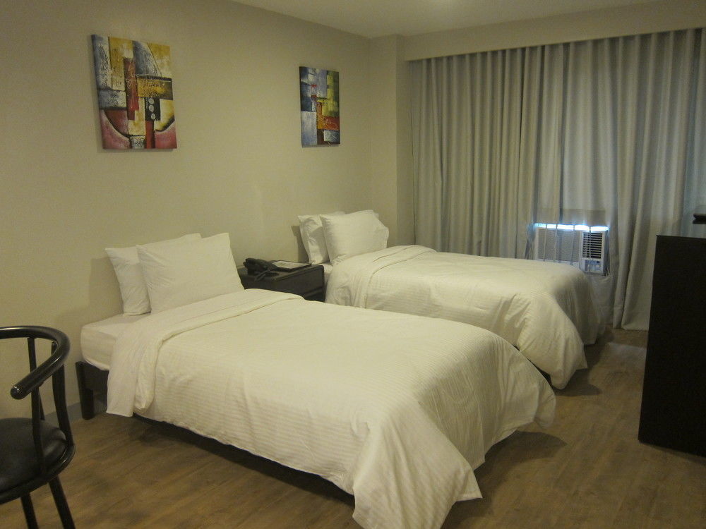 The Charter House Hotel Makati City Buitenkant foto