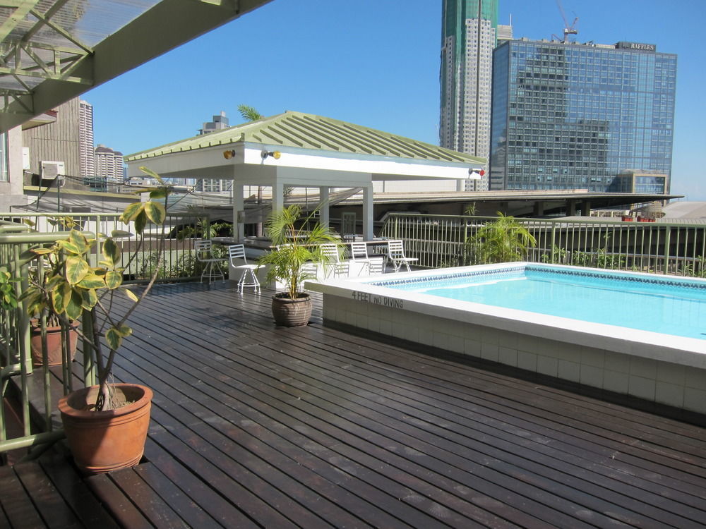 The Charter House Hotel Makati City Buitenkant foto
