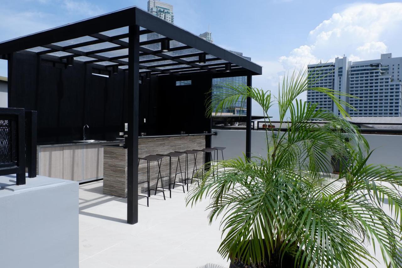 The Charter House Hotel Makati City Buitenkant foto